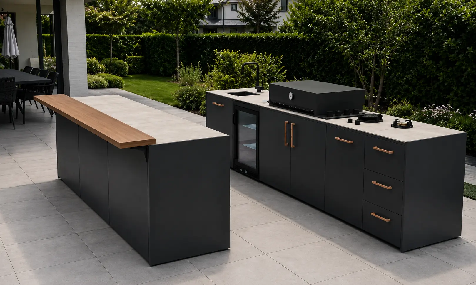 Moderne deutsche Gartenküche nach dem Aufbau vor Ort