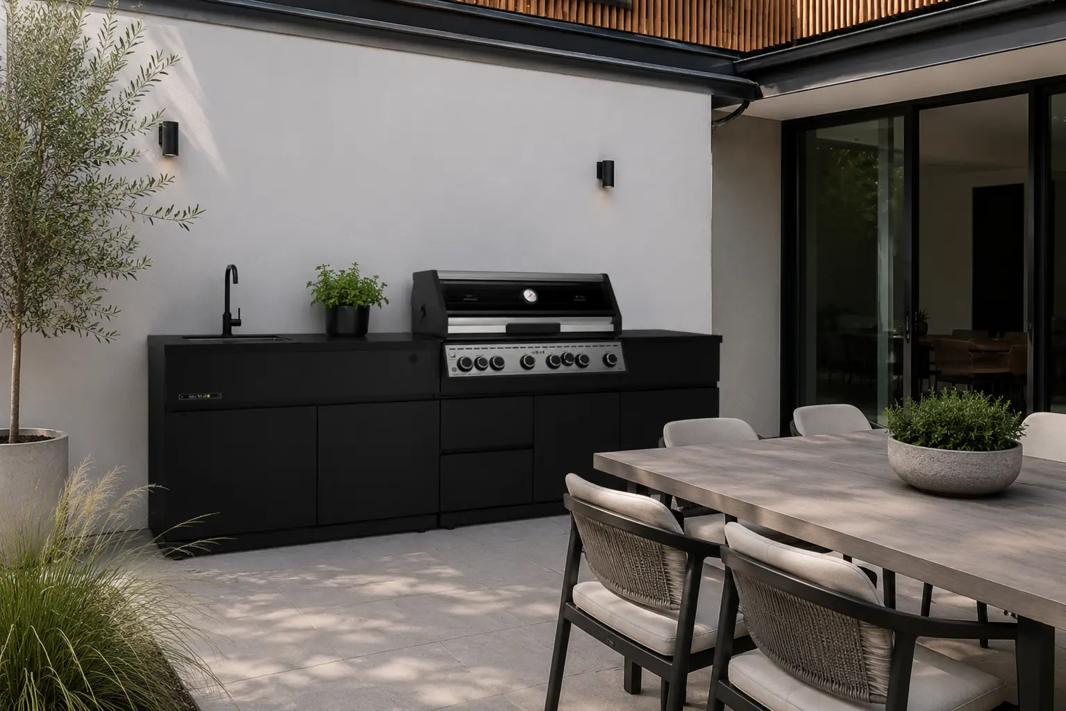 Outdoor-Küche auf dem Rooftop mit Meerblick und Bartresen